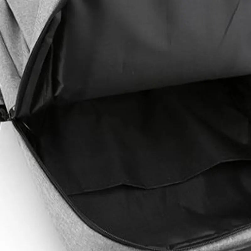 Mochila Business Versátil – USB Recarregável, Impermeável e Portátil